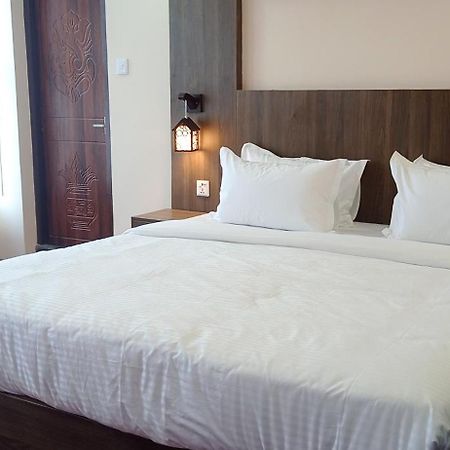 Hotel Aerolink Катманду Екстериор снимка