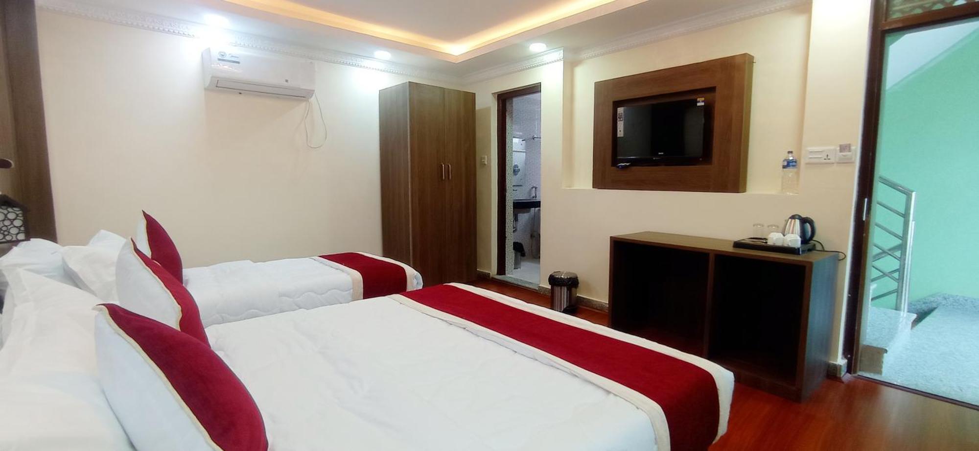 Hotel Aerolink Катманду Екстериор снимка